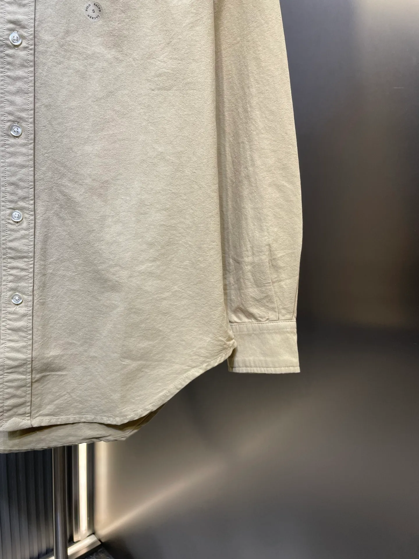 P370 Ralph Lauren 🌟 War Horse solid color shirt, macaron color, white upper body, loose fit, contrasting embroidery design on the cuffs and chest, button closure, can be paired with a skirt of the same color Size: xs-xl